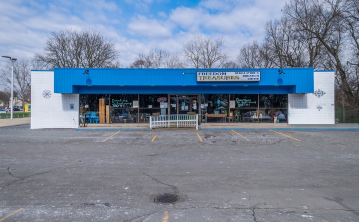 Pictures of Office, Retail, Industrial property located at 7570 Cooley Lake Road, Waterford, MI 48327 for sales - image #1