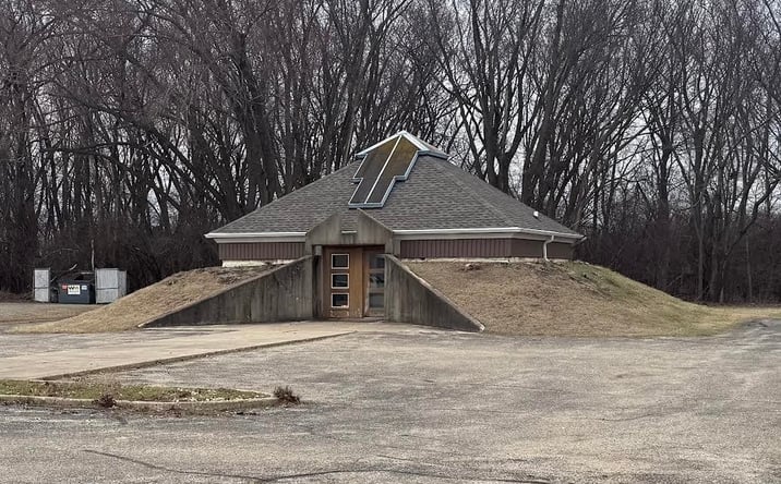 Pictures of Office property located at 1680 Huebbe, Beloit, WI 53511 for sales - image #1