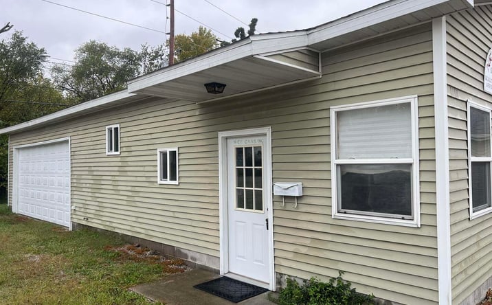 Pictures of Office property located at 1101 W MAIN Street, Salem, IL 62881 for sales - image #1