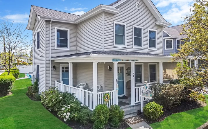 Pictures of Multifamily property located at 401 Wiggins St, Greenport, NY 11944 for sales - image #1