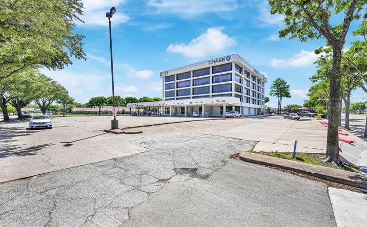 Pictures of Office property located at 1600 E Pioneer Pkwy, Arlington, TX 76010 for sales - image #1