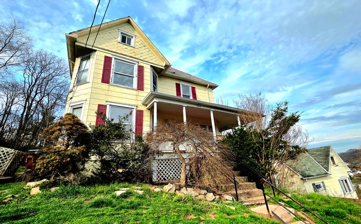 Pictures of Multifamily property located at 104 W Spring St, Marietta, OH 45750 for sales - image #1
