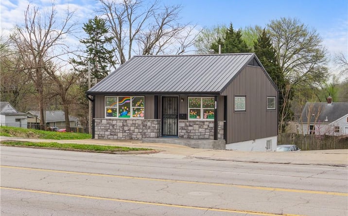 Pictures of Office property located at 705 E 23rd Street S, Independence, MO 64055 for sales - image #1