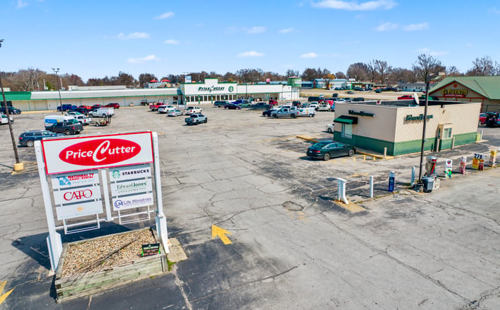 Pictures of Retail property located at 1405 E Ohio St, Clinton, MO 64735 for sales - image #1