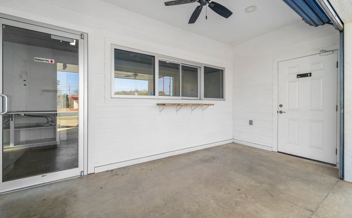 Pictures of Retail property located at 207 N Henderson Blvd, Kilgore, TX 75662 for sales - image #1