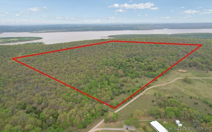 Pictures of Land property located at 1 E Fred's Fish Camp Road, Stringtown, OK 74569 for sales - image #1