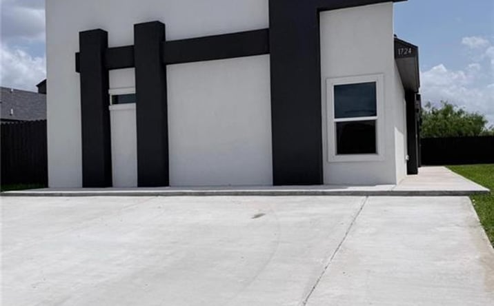 Pictures of Multifamily property located at 1724 Clinton Street, Harlingen, TX 78550 for sales - image #1