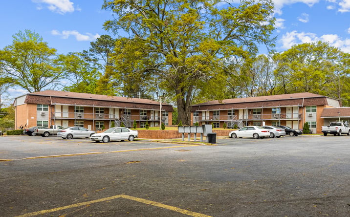 Pictures of Multifamily property located at 210 Matthews Ave, Carrollton, GA 30117 for sales - image #1