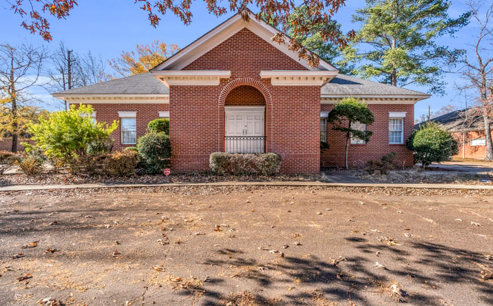 Pictures of Office property located at 2403 5th St N, Columbus, MS 39705 for sales - image #1