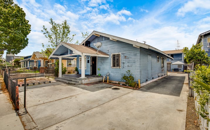Pictures of Multifamily property located at 1081 Cherry Ave, Long Beach, CA 90813 for sales - image #1