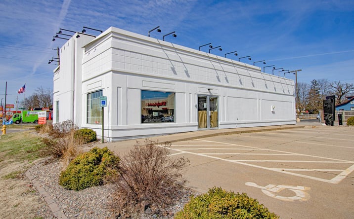 Pictures of Retail property located at 2943 18th Ave, Rock Island, IL 61201 for sales - image #1