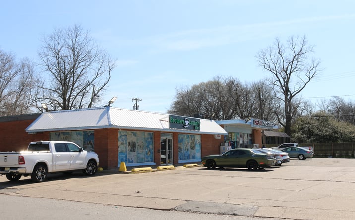 Pictures of Retail property located at 1580 S Main St, Greenville, MS 38701 for sales - image #1