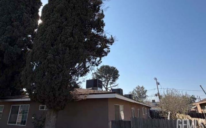 Pictures of Multifamily property located at 1909 Buena Vista St, Bakersfield, CA 93304 for sales - image #1