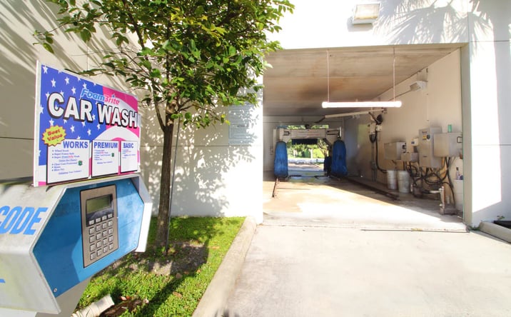 Pictures of Retail property located at 8881 Pembroke Rd, Pembroke Pines, FL 33025 for sales - image #1