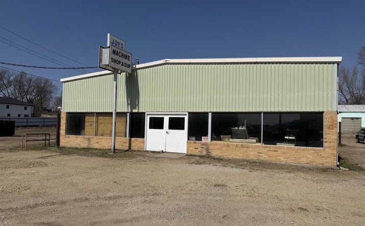 Pictures of Mixed Use, Retail, Self Storage property located at 512 W 14th St, Falls City, NE 68355 for sales - image #1