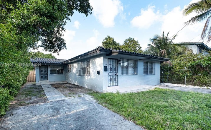 Pictures of Multifamily property located at 1519 NW 40th St, Miami, FL 33142 for sales - image #1