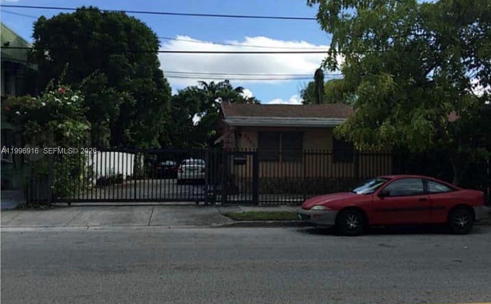 Pictures of Multifamily property located at 2528 SW 16th St, Miami, FL 33145 for sales - image #1