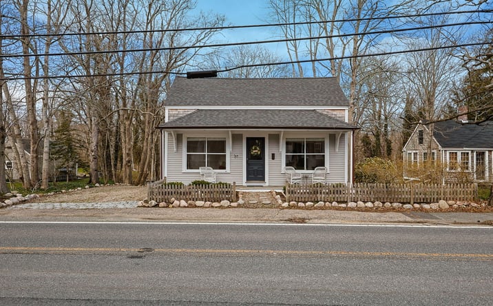 Pictures of Retail property located at 194 Route 6A, Yarmouth Port, MA 02675 for sales - image #1