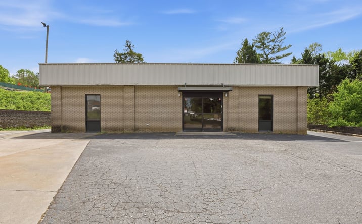 Pictures of Mixed Use, Office, Special Purpose property located at 744 Hartness Rd, Statesville, NC 28677 for sales - image #1