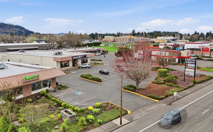 Pictures of Retail property located at 576 NE Burnside Rd, Gresham, OR 97030 for sales - image #1