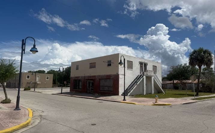 Pictures of Mixed Use, Multifamily, Retail property located at 351 LINCOLN AVE, LAKE WALES, FL 33853-3547 for sales - image #1