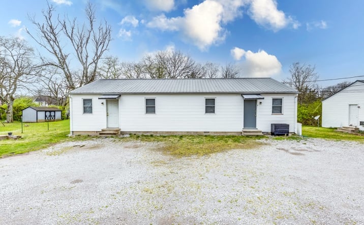 Pictures of Multifamily property located at 718 Woodlawn Ave, Lewisburg, TN 37091 for sales - image #1