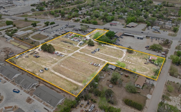 Pictures of Land property located at 909 W Kingsbury St, Seguin, TX 78155 for sales - image #1