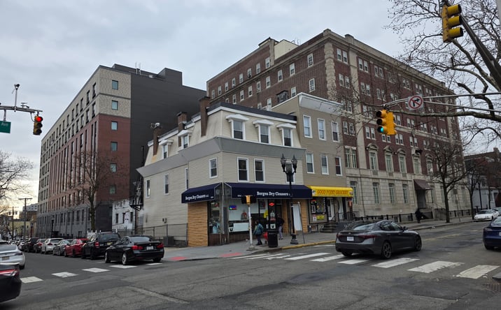 Pictures of Mixed Use, Retail property located at 664 Bergen Ave, Jersey City, NJ 07304 for sales - image #1