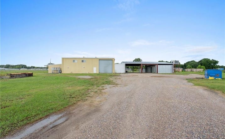 Pictures of Mixed Use, Retail property located at 1635 S Thibodeaux Road, Jennings, LA 70546 for sales - image #1