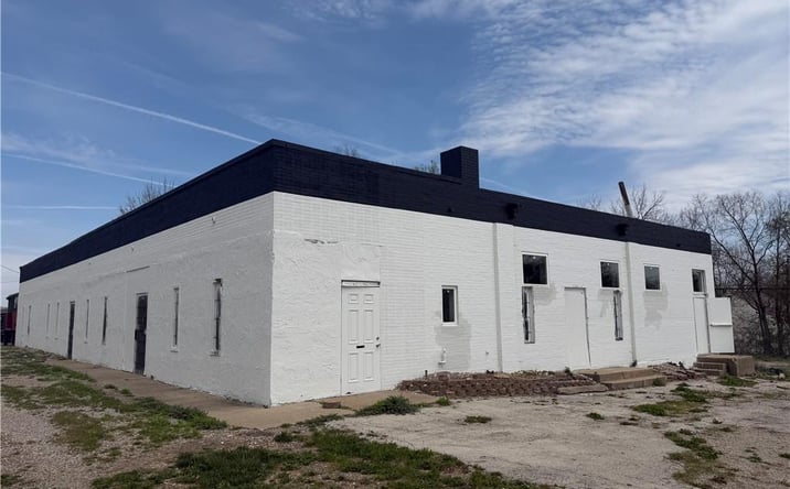 Pictures of Retail, Office, Industrial property located at 7947 PROSPECT Avenue, Kansas City, MO 64132 for sales - image #1