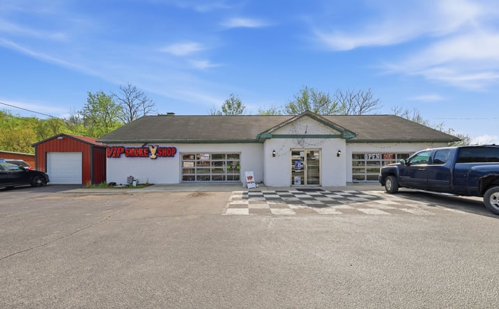 Pictures of Retail property located at 619 Green Blvd, Aurora, IN 47001 for sales - image #1