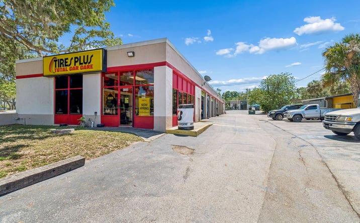 Pictures of Retail, Special Purpose property located at 1207 W Brandon Blvd, Brandon, FL 33511 for sales - image #1