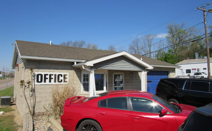 Pictures of Retail property located at 200 Dreith Drive, Alton, IL 62002 for sales - image #1