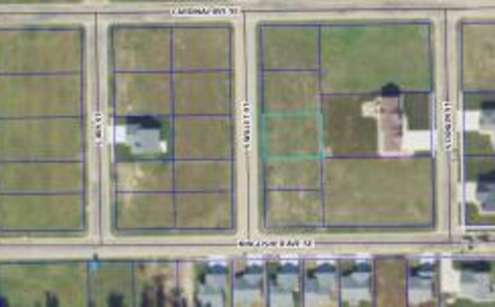 Pictures of Land property located at 817 S Willet St, Aberdeen, SD 57401 for sales - image #1
