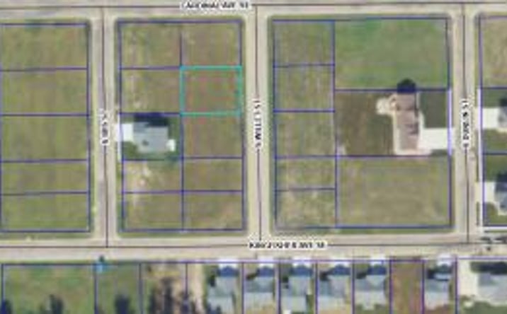 Pictures of Land property located at 808 S Willet St, Aberdeen, SD 57401 for sales - image #1