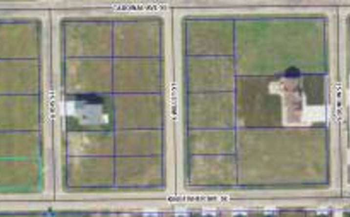 Pictures of Land property located at 918 S Ibis St, Aberdeen, SD 57401 for sales - image #1
