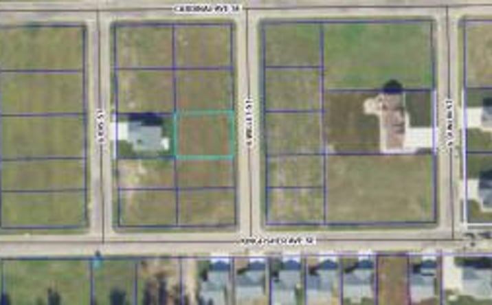 Pictures of Land property located at 818 S Willet St, Aberdeen, SD 57401 for sales - image #1