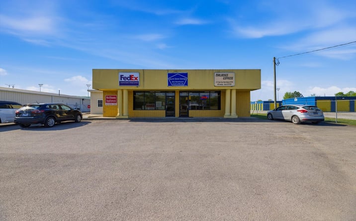 Pictures of Retail, Office, Mixed Use property located at 406 Sweetwater Vonore Road, Sweetwater, TN 37874 for sales - image #1