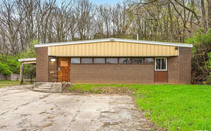 Pictures of Industrial property located at 942 WESLEY Road, Creve Coeur, IL 61610 for sales - image #1
