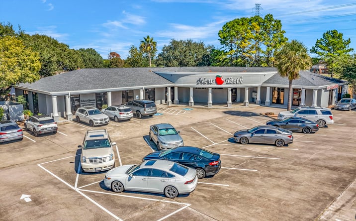 Pictures of Retail property located at 2750 W Main St, League City, TX 77573 for sales - image #1