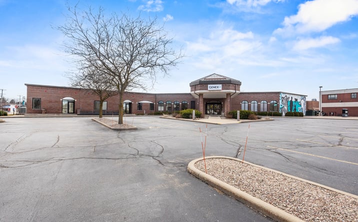 Pictures of Retail, Office, Mixed Use property located at 117 E GREEN BAY ST, SHAWANO, WI 54166-2443 for sales - image #1