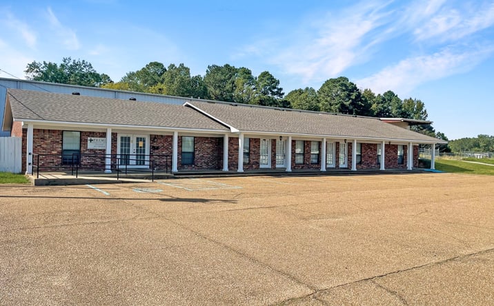 Pictures of Office property located at 407 Valley Street, Carthage, MS 39051 for sales - image #1
