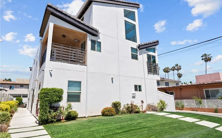 Pictures of Multifamily property located at 1013 E La Palma, Inglewood, CA 90301 for sales - image #1