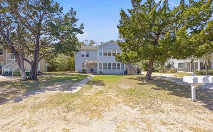 Pictures of Multifamily property located at 207 5th Ave. N, North Myrtle Beach, SC 29582 for sales - image #1