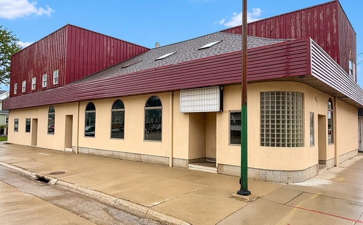 Pictures of Office, Retail property located at 125 1st Street SE, Mason City, IA 50401 for sales - image #1