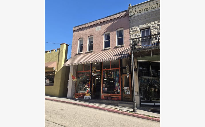 Pictures of Hospitality, Mixed Use, Retail property located at 87 Spring St, Eureka Springs, AR 72632 for sales - image #1