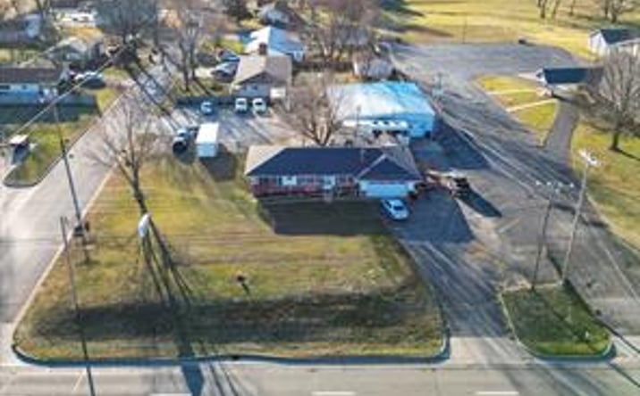 Pictures of Mixed Use property located at 1695 Lynn St, Lebanon, MO 65536 for sales - image #1