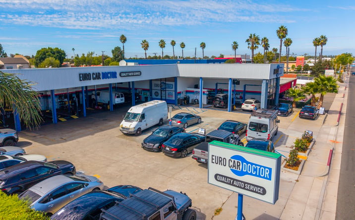 Pictures of Retail property located at 3005 Harbor Blvd, Costa Mesa, CA 92626 for sales - image #1