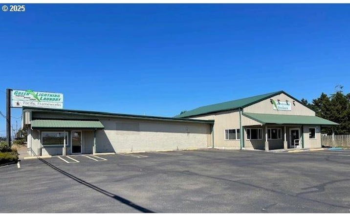 Pictures of Retail, Mixed Use property located at 2420 Highway 101 Florence, Florence, OR 97439 for sales - image #1