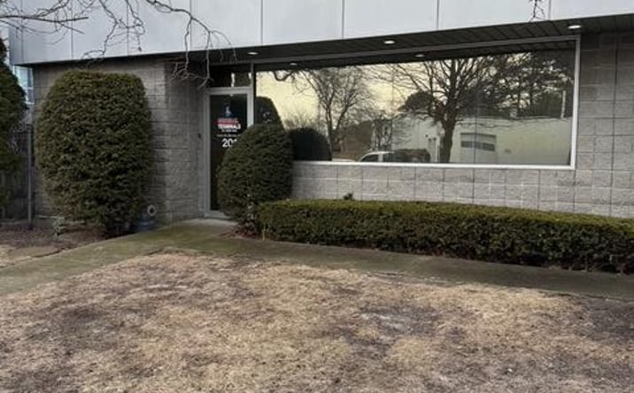 Pictures of Industrial property located at 201 Union Boulevard, Islip, NY 11795 for sales - image #1